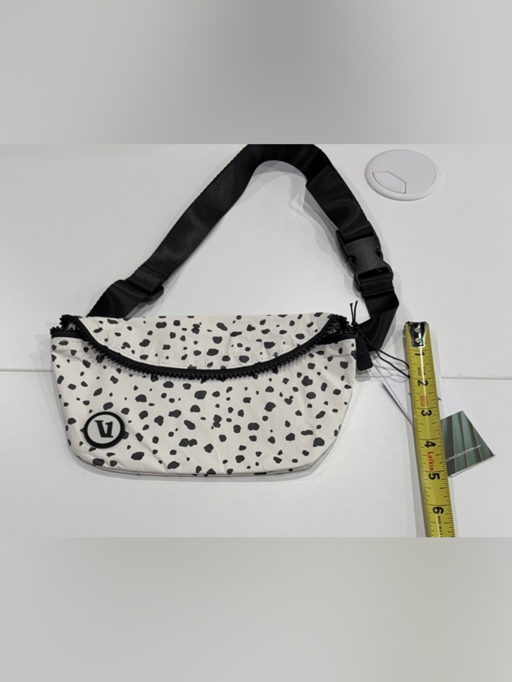 Vuori ALOHA-Mini Hip Pack Waist Black White NWT Internal Zipper Belt Bag - Picture 7 of 9